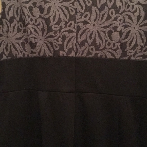 London Style sheath dress with lace bodice - Picture 4 of 7